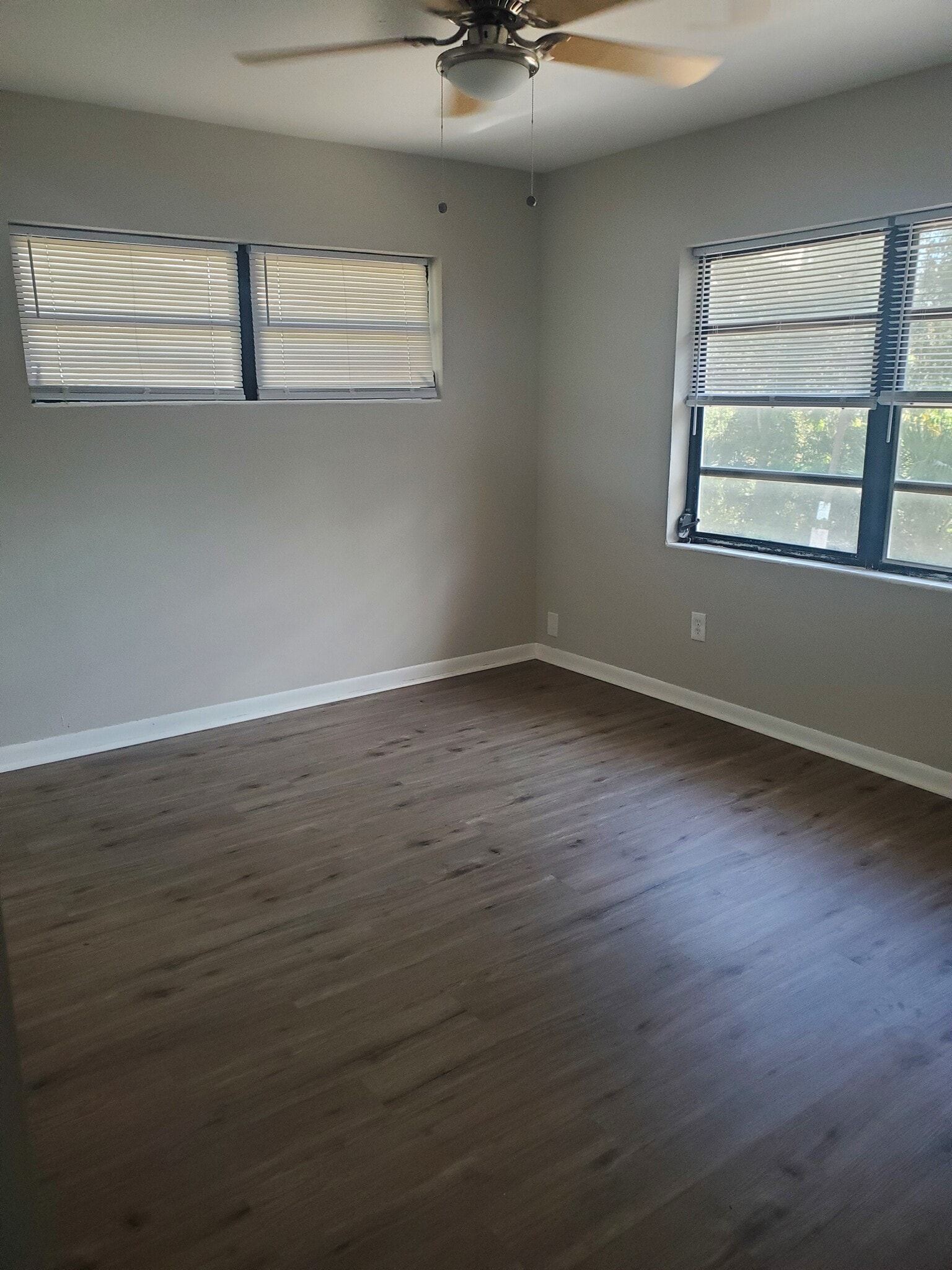 Bedroom - 916 E Lime St