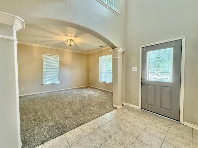 Building Photo - 25314 Oak Knot Dr