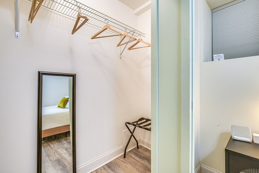 Building Photo - 4829 S Forrestville Ave