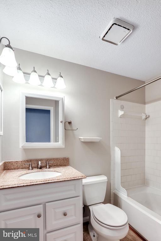 Building Photo - 816 Chadwick Cir