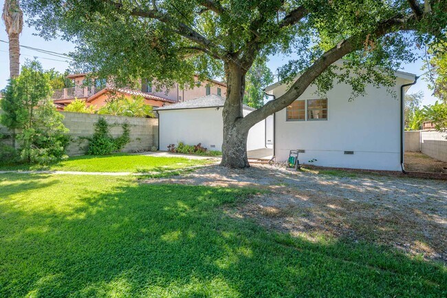 Building Photo - 16812 Addison St