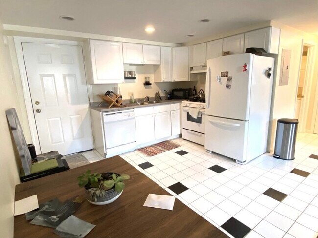 Kitchen - 136 Hill St