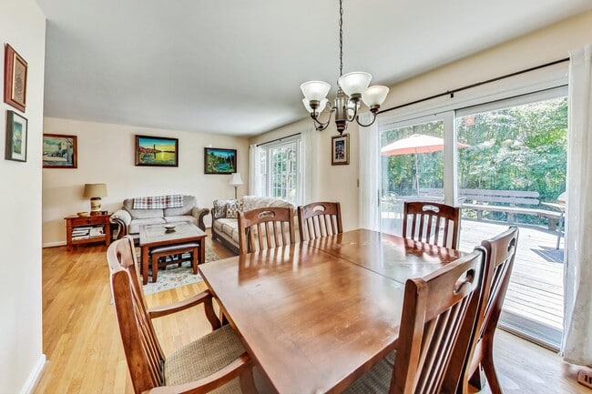 Building Photo - Nice SF 4bed+ 3 bath / close to Metro