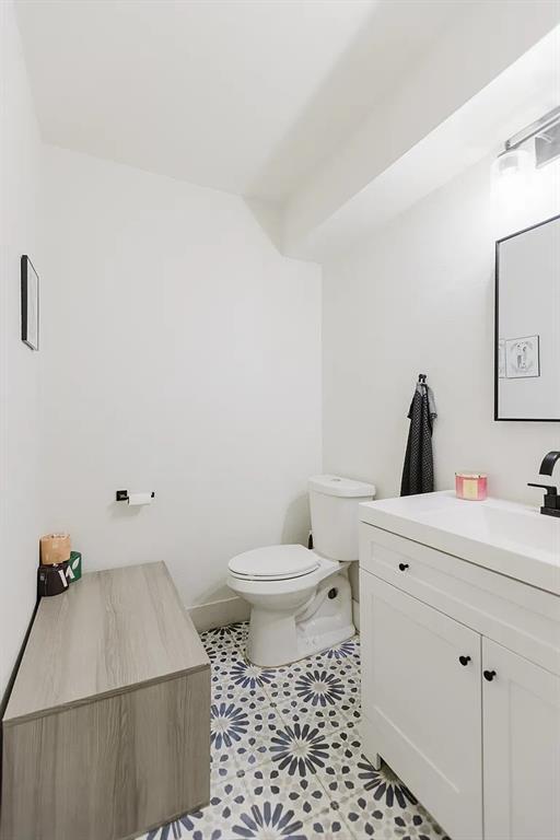 Building Photo - 909 Reinli St