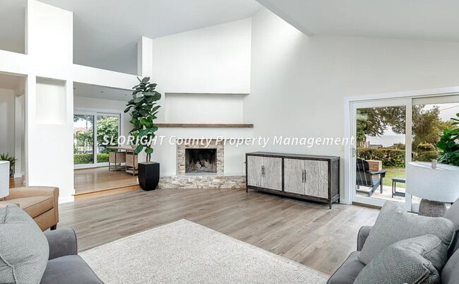 Building Photo - AVAILABLE NOW - Beautiful 2 Bed, 2 Bath Pi...