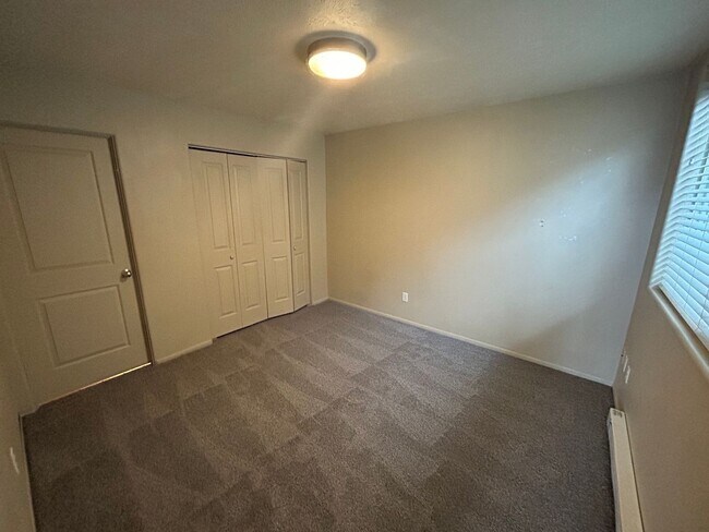 Building Photo - Unique 36th Ave Duplex - 2 Bed, 2 Bath on South Hill!