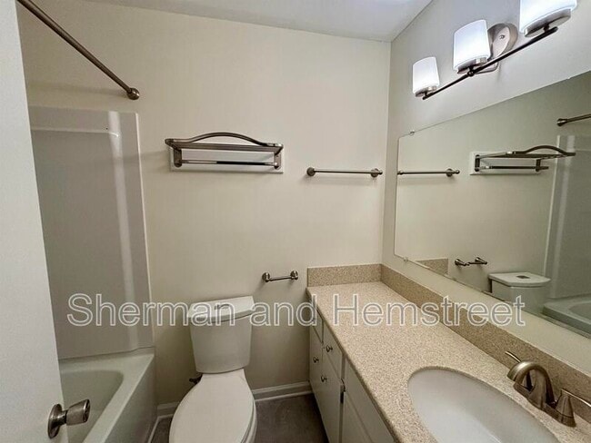 Building Photo - 210 Foxdale Dr