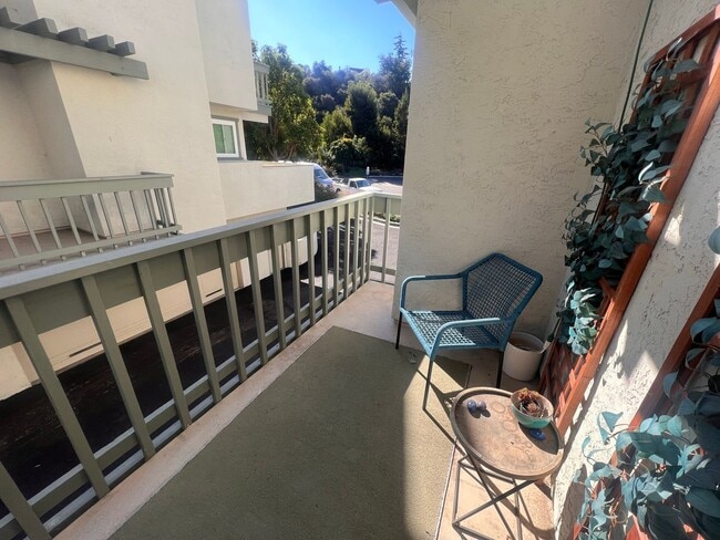 Building Photo - 1BR/1BA CONDO with GARAGE and PARKING in S...