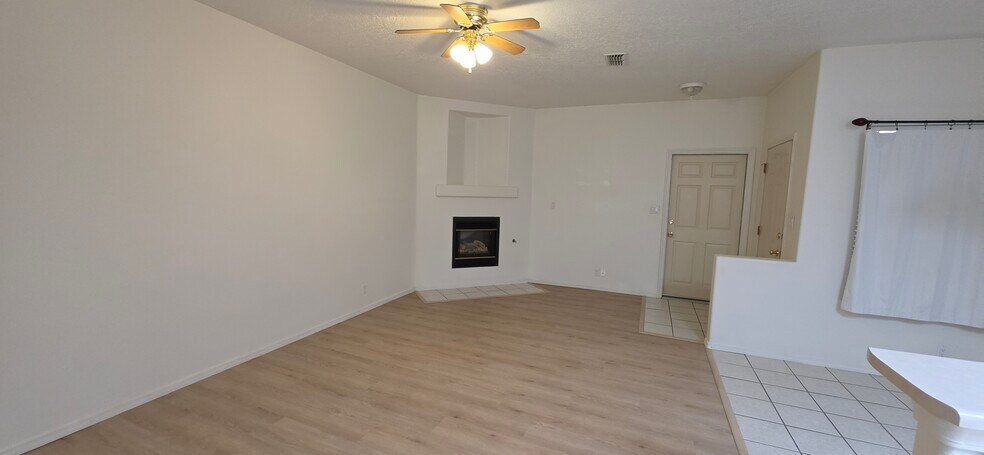 Building Photo - 4551 Holiday Breeze Pl NE