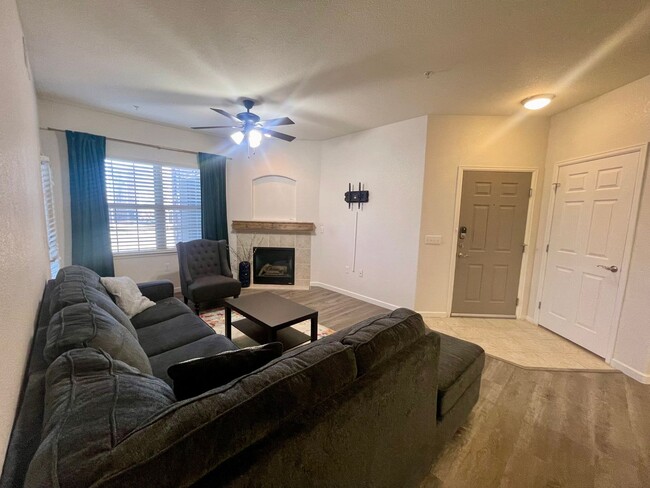 Building Photo - Updated 2bd/2bath Condo in Parker