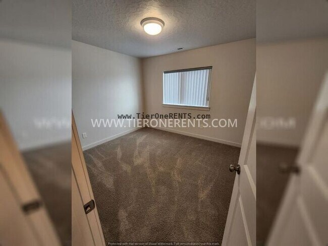 Building Photo - This property offers a NO DEPOSIT option available for qualified renters!