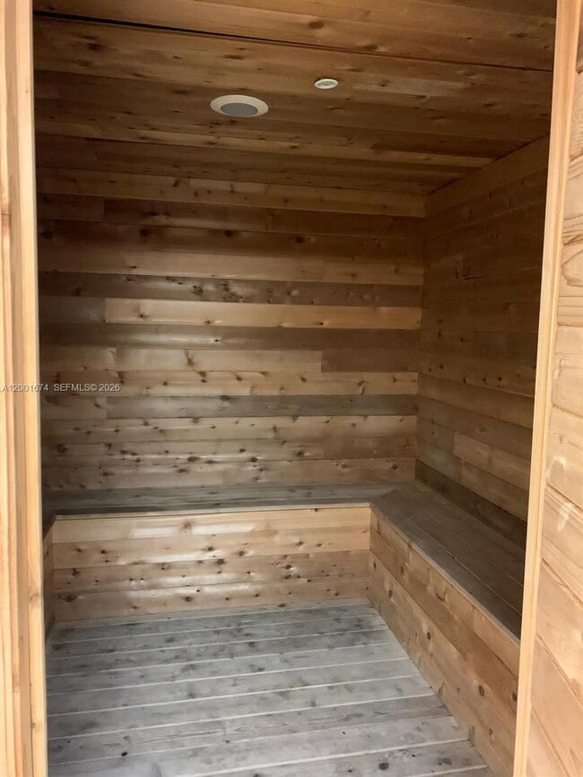 Building Photo - 170 SE 14th St