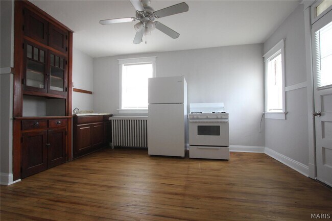 Building Photo - 5422 Rhodes Ave