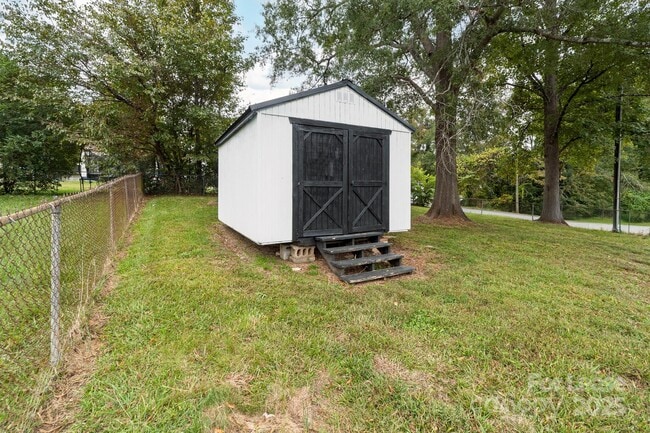 Building Photo - 317 E Louisiana Ave