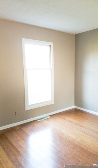 Living Room - 1008 Manor Ln