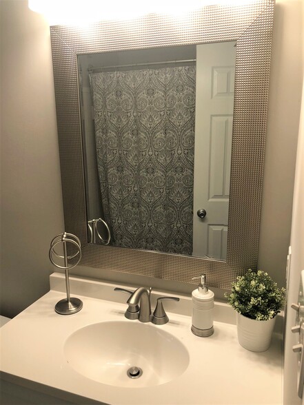 2nd bath - 5011 Sharon Rd