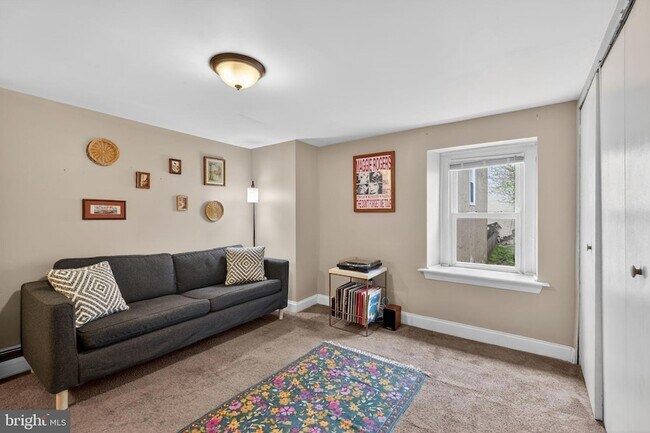Building Photo - 4743 Umbria St