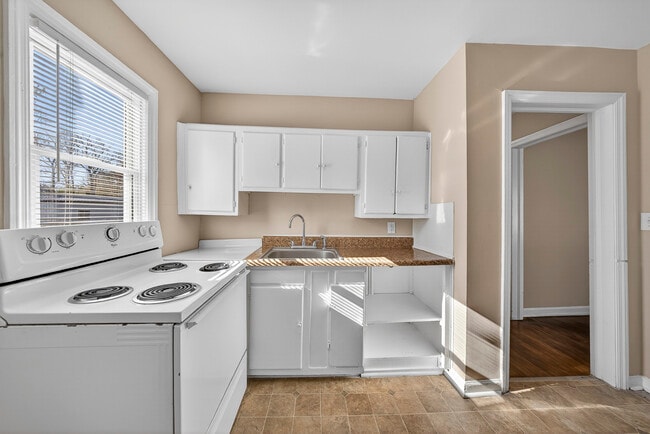 Building Photo - 2221 Woodward Ave