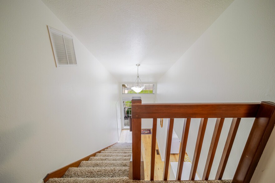 Building Photo - 3124 S Falling Brook Ln