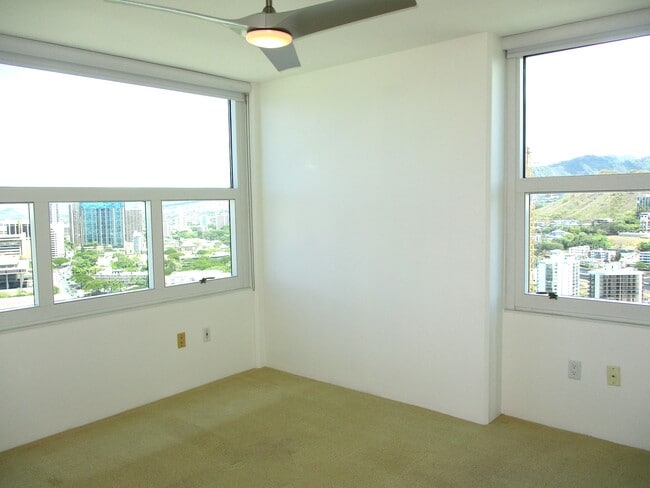 Building Photo - 801 S King St