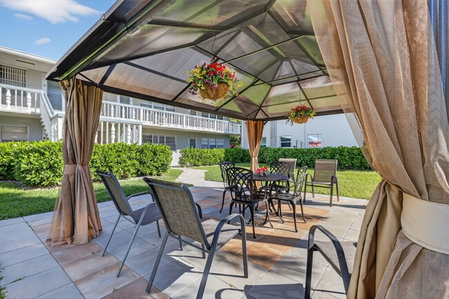 Building Photo - 378 Sheffield P