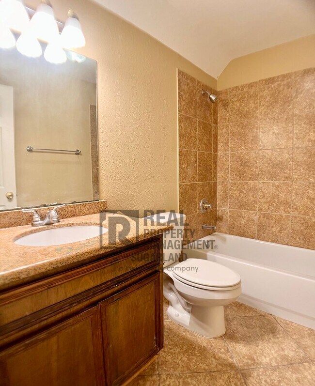 Building Photo - 5012 Higgins St