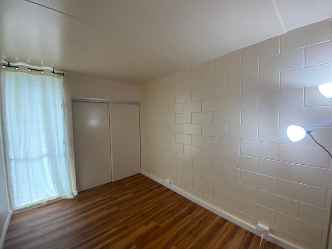 Building Photo - 025RIV