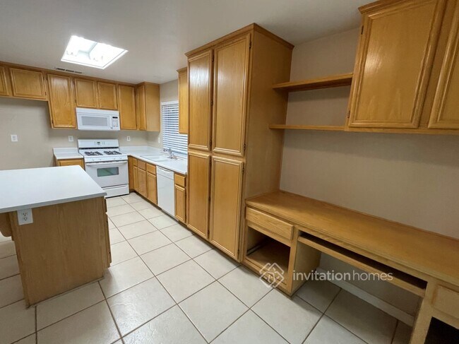 Building Photo - 781 Hillview St