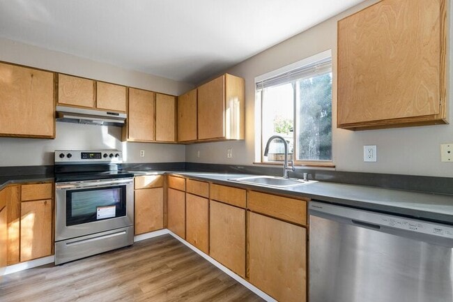 Building Photo - 17450 SE 82nd Dr