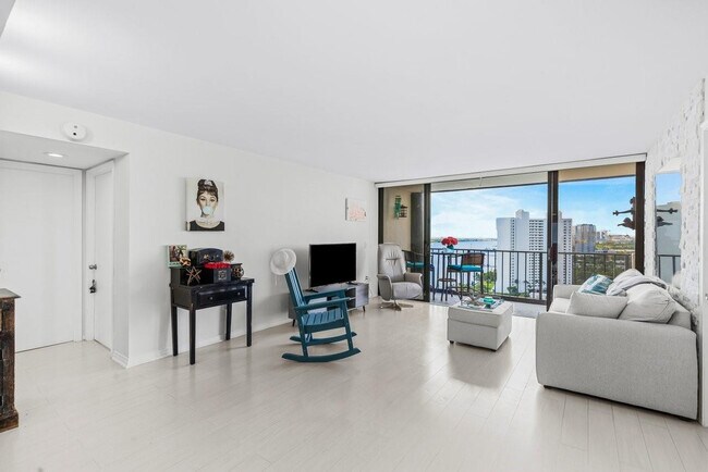 Building Photo - 5600 N Flagler Dr