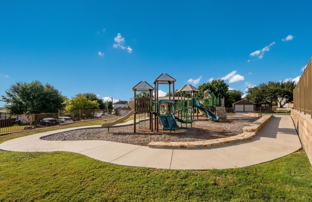 Building Photo - 5248 Columbia Dr
