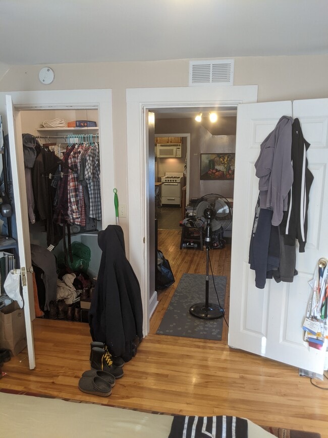 Building Photo - 2303 Pierce St NE