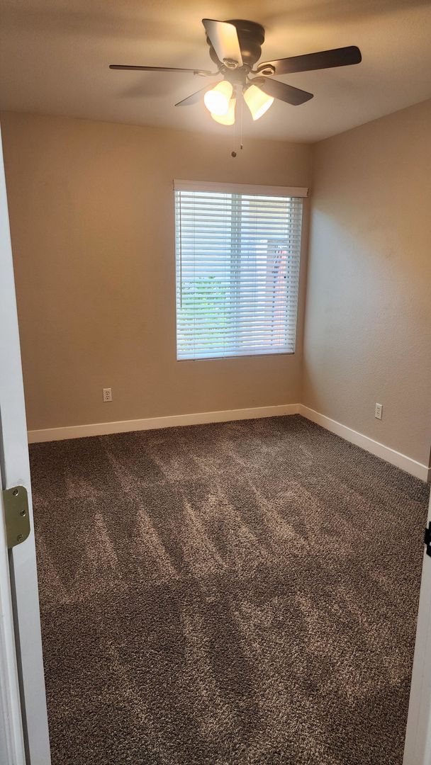 Building Photo - Waterfront living in Chandler!