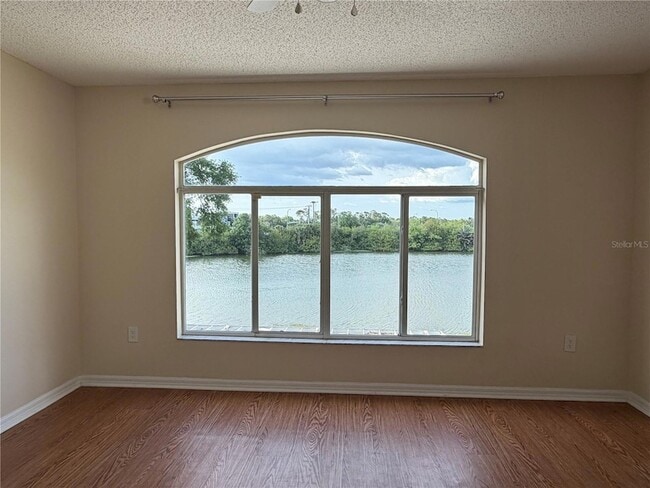 Building Photo - 758 Burlwood St