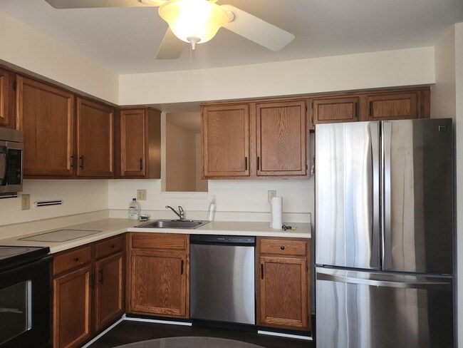 Building Photo - 8212 Londonderry Ct