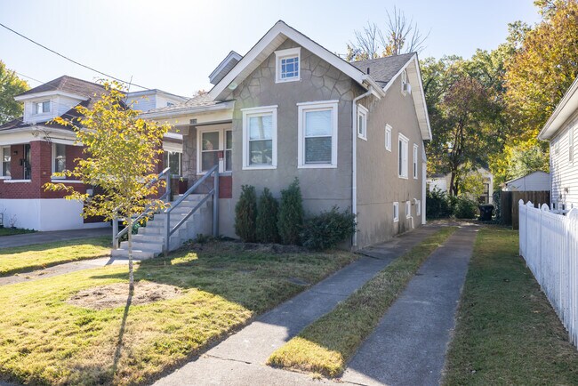 Building Photo - 1220 Manitau Ave