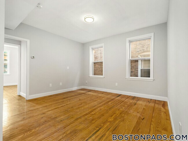 Building Photo - 131 Cottage St