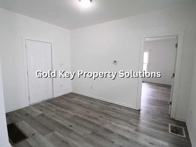 Building Photo - Fully Updated 3 BR 1 BA House with a Great Front Porch (SECTION 8 APPROVED)