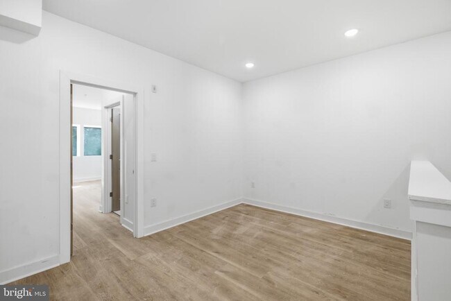 Building Photo - 669 N 39th St