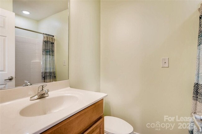 Building Photo - 1305 Summit Greenway Court