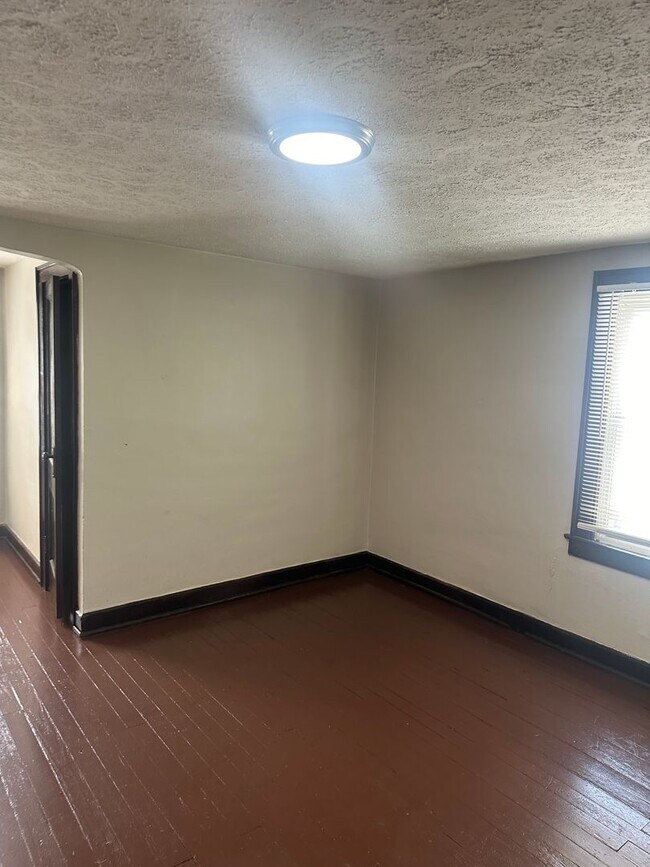 Building Photo - 730 N Bradley Ave