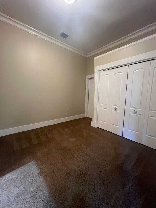 Building Photo - One Bedroom, One bath Apartment in Downtown Ashland | Available Now