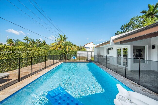 Building Photo - 5901 SW 56th Terrace