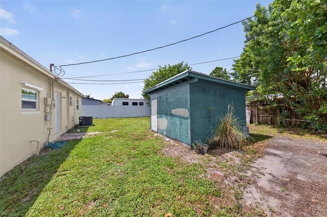 Building Photo - 5901 NW 42nd Terrace