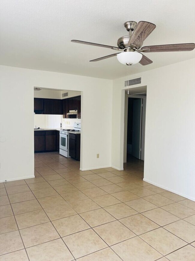 Building Photo - READY TO VIEW NOW! 3 Bedroom/ 2 Bath with ...