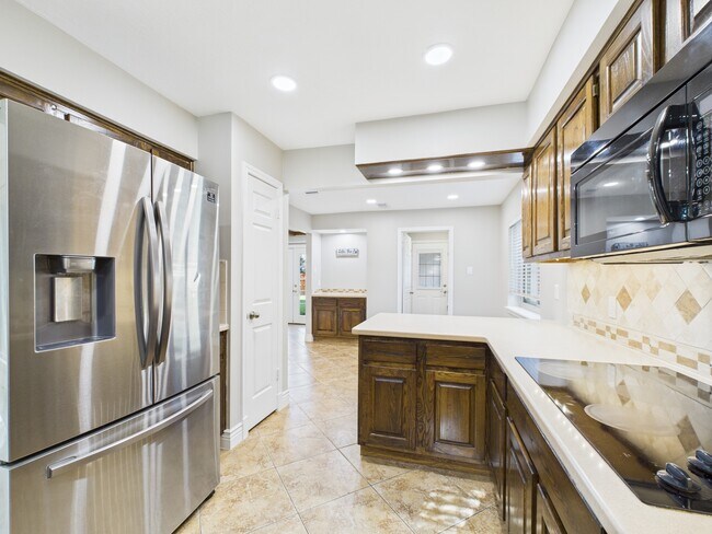 Building Photo - 3018 Highland Laurels Dr