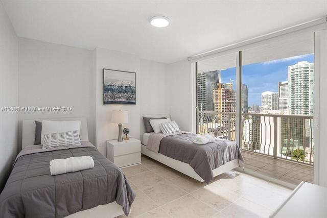 Building Photo - 1200 Brickell Bay Dr