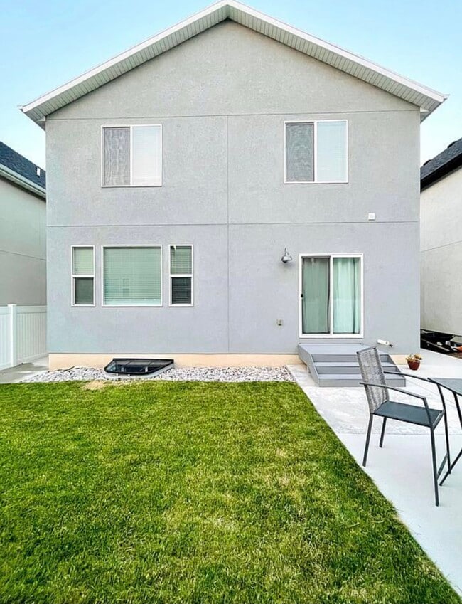 Building Photo - 503 S Valkyries Ln