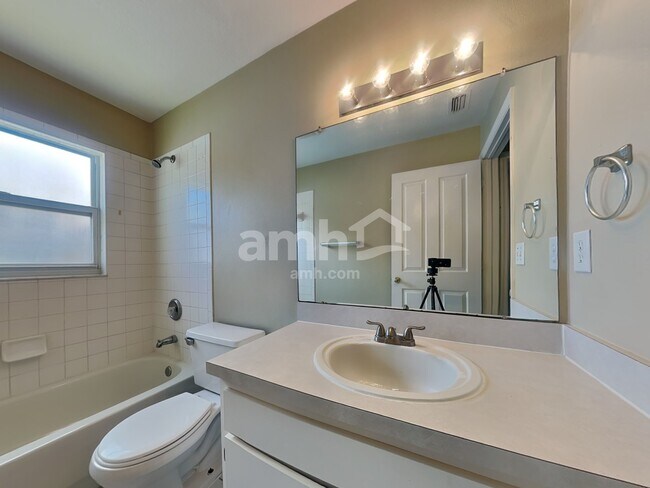 Building Photo - 1750 Kirtley Dr
