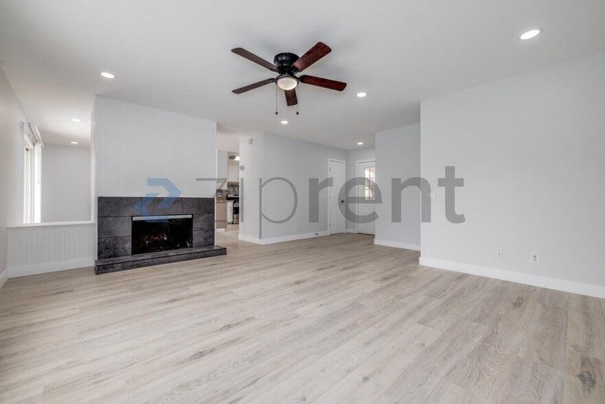 Building Photo - 43160 Virginia Ave